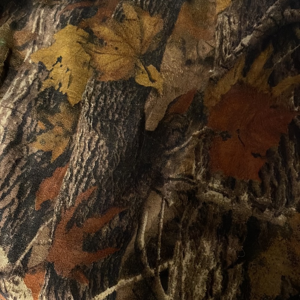 Brand New Incredibly Soft Cozy 72” x 48” Beautiful Forest Camo Blanket